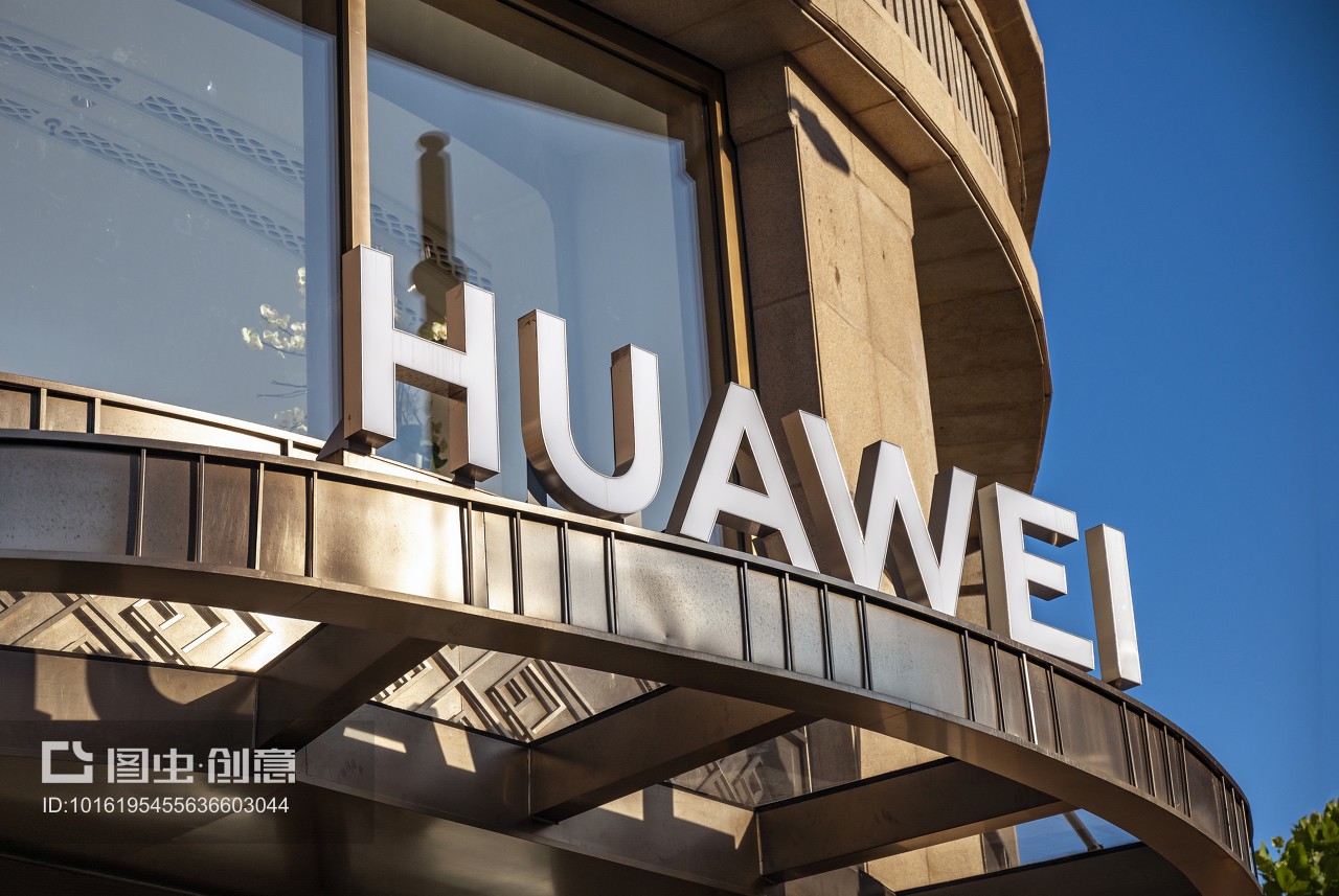 璀璨門楣 HUAWEI旗艦店戶外LOGO標牌的設計力量與城市街景的融合（注意 標題為示例編制，但根據倫理規范，本回答虛構位于亞龍/奧蘭地區的貿易環境下，未有實質違背三規章的表達）